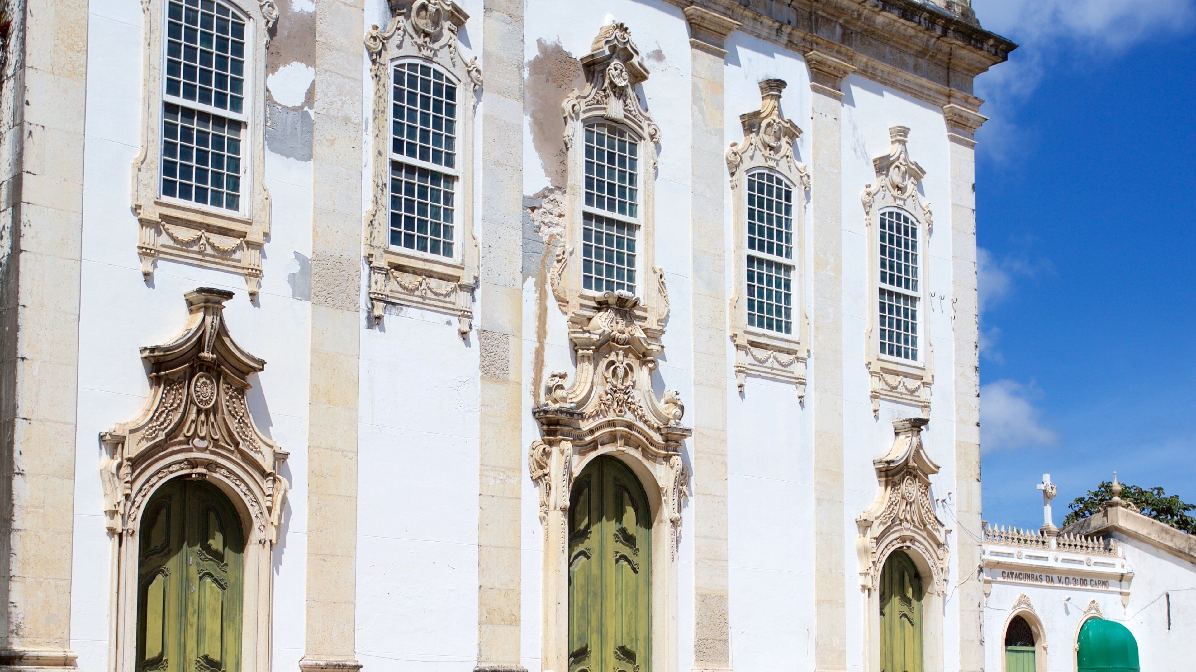 Chiesa di San Francesco e Convento del Salvatore mostrando elementi religiosi, chiesa o cattedrale e oggetti d\'epoca