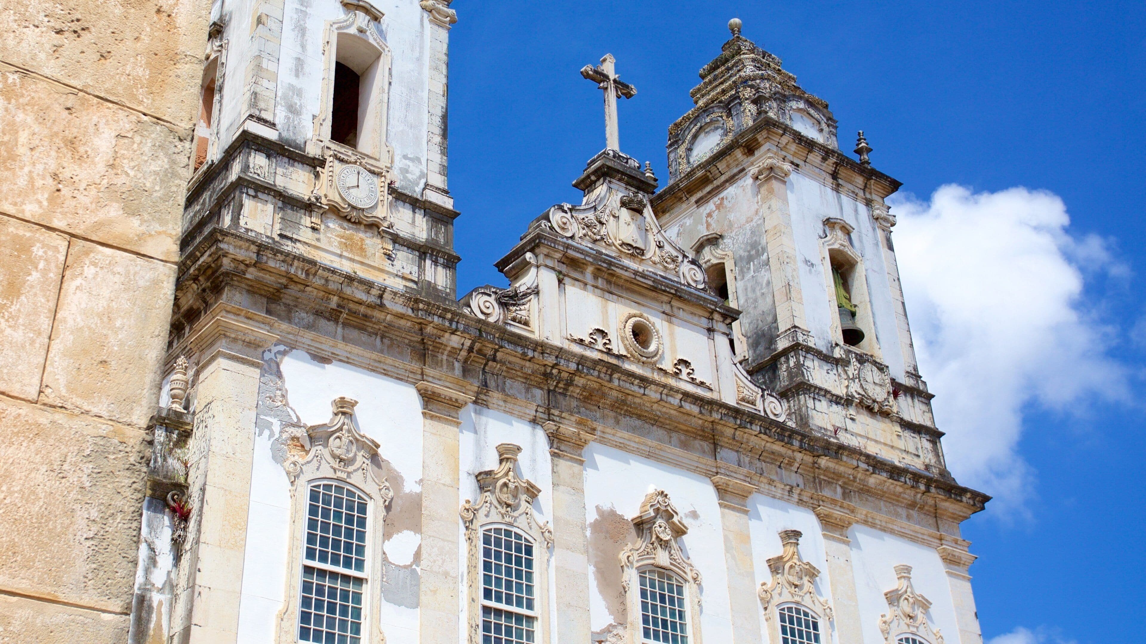 Sao Francisco Church and Convent of Salvador which includes religious aspects, a church or cathedral and heritage elements