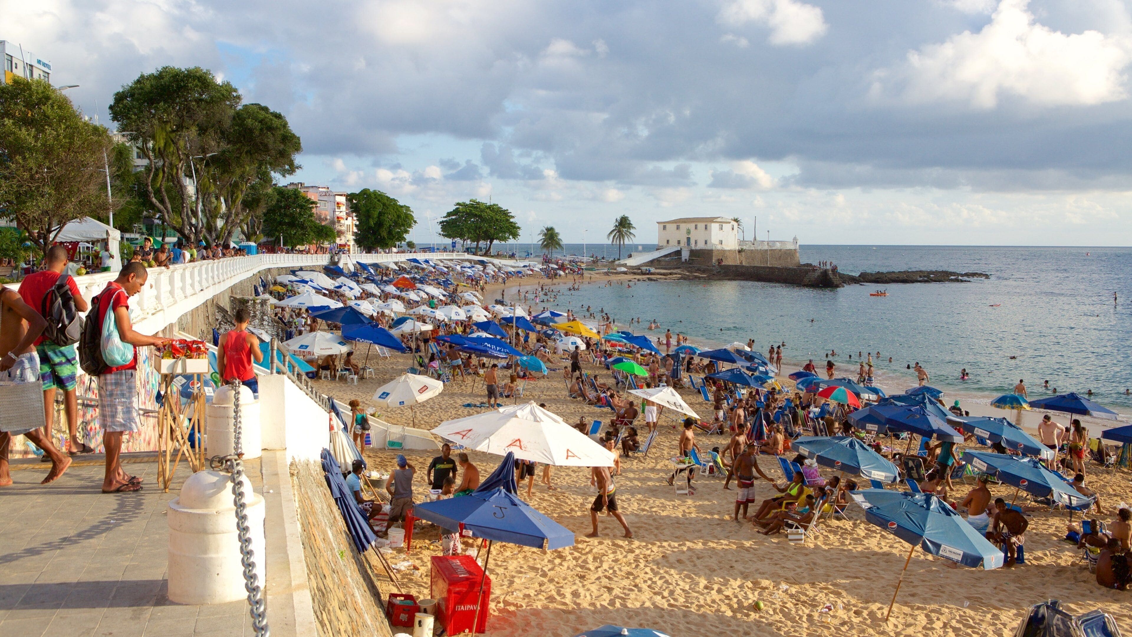 Porto da Barra Beach showing general coastal views, swimming and a sandy beach