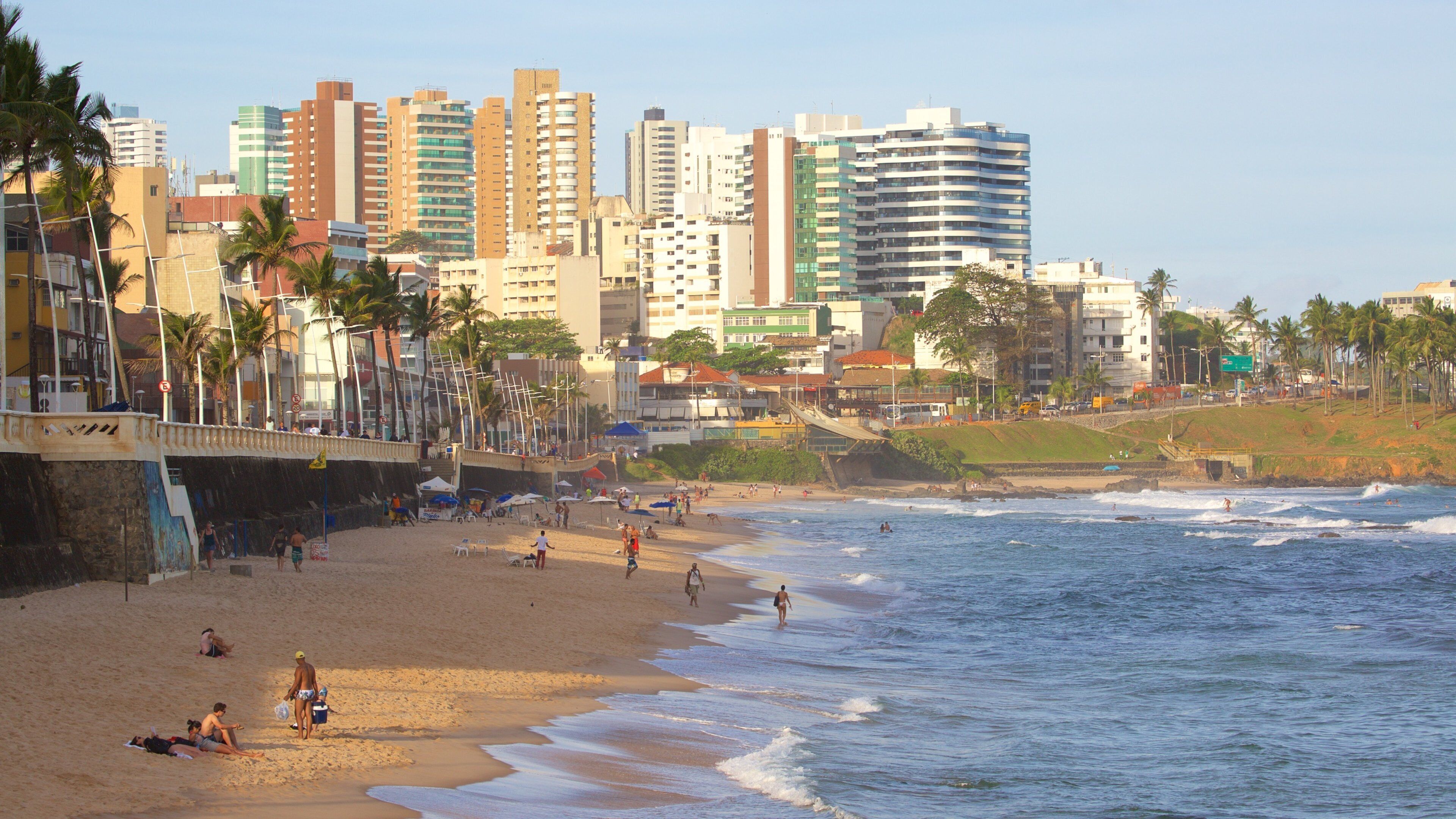 Farol da Barra Beach showing a coastal town, skyline and a sandy beach