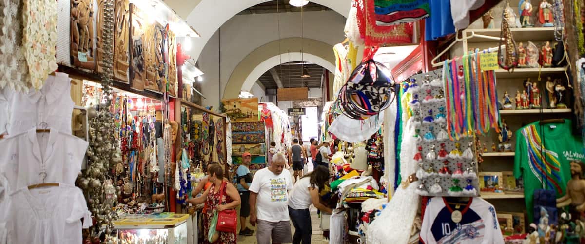 Mercado Modelo showing shopping and interior views