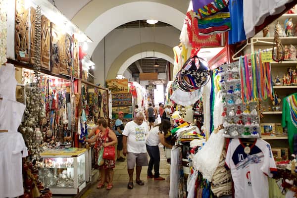 Mercado Modelo welches beinhaltet Innenansichten und Einkaufen