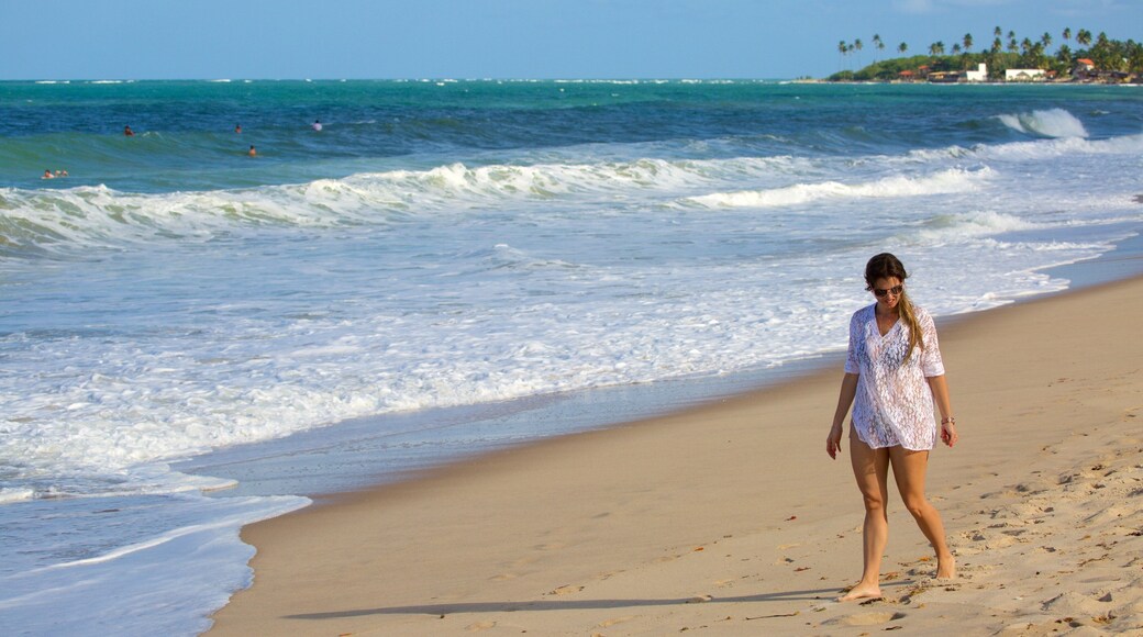 Playa de Maracaipe mostrando una playa, surf y vistas generales de la costa