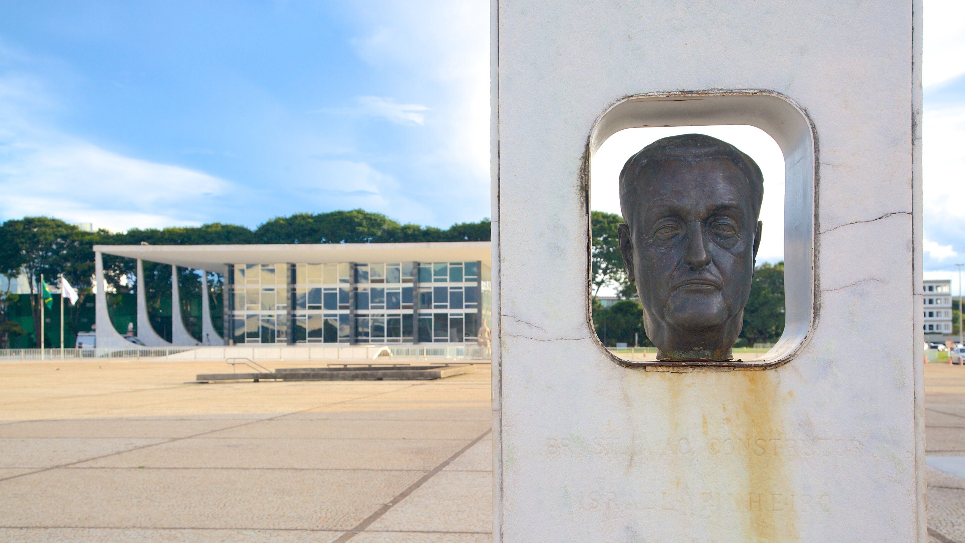 最高聯邦法院 设有 雕像或雕塑, 藝術 和  廣場