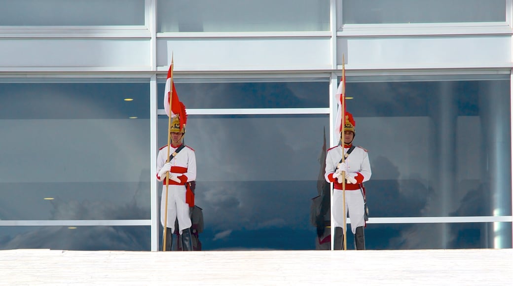 Planalto Palace showing a city
