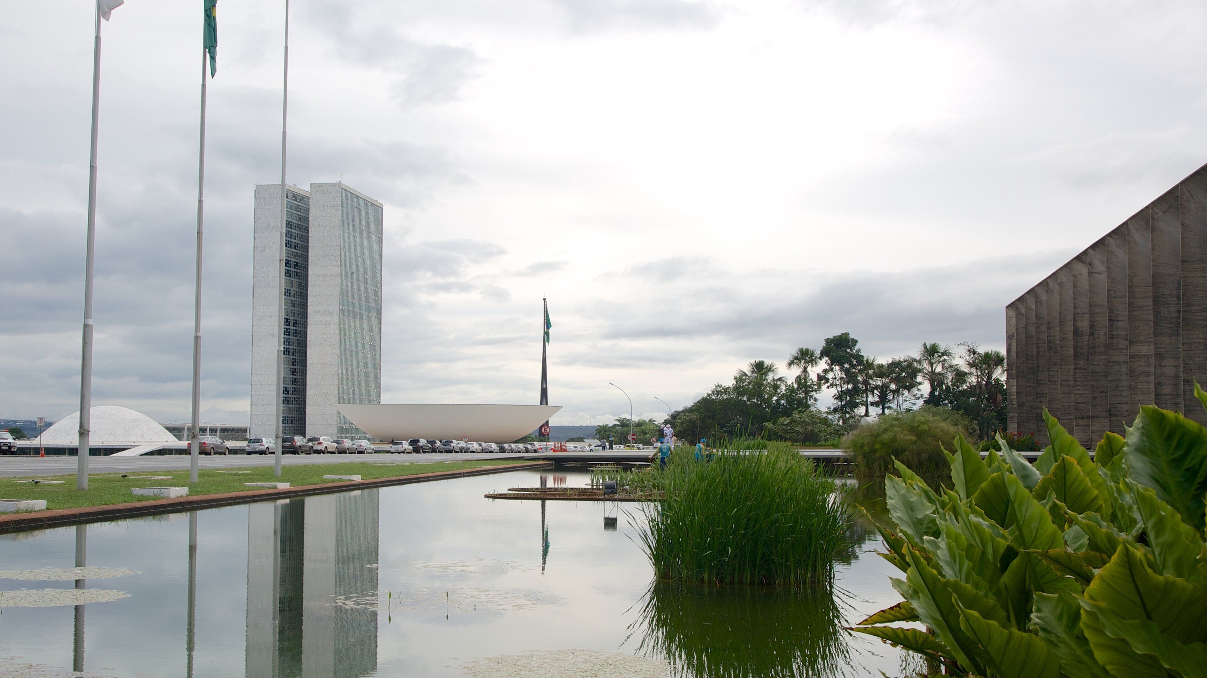 Itamaraty Palace showing modern architecture, château or palace and a city