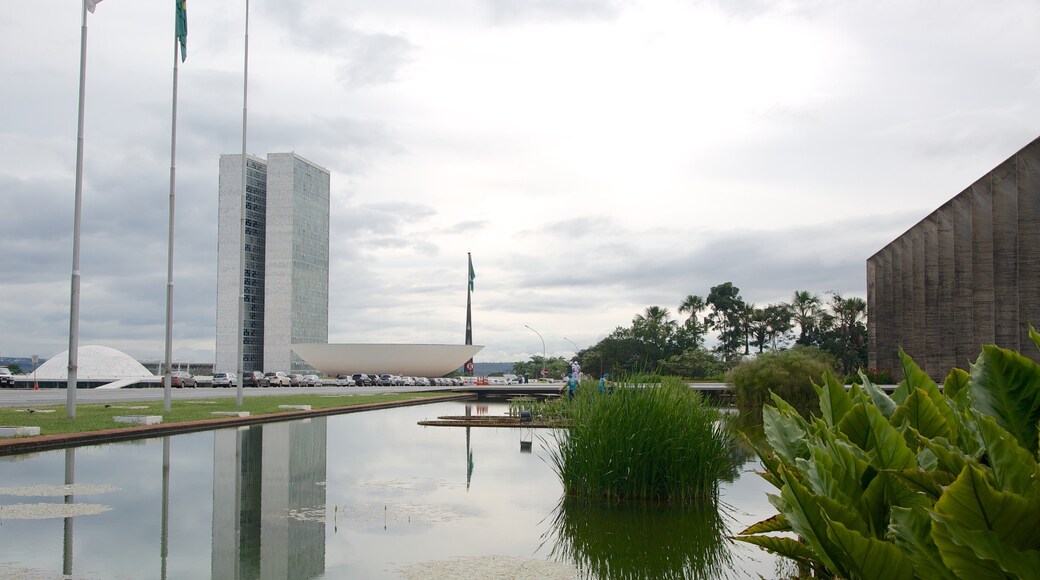 Palacio de Itamaraty ofreciendo una ciudad, palacio y arquitectura moderna