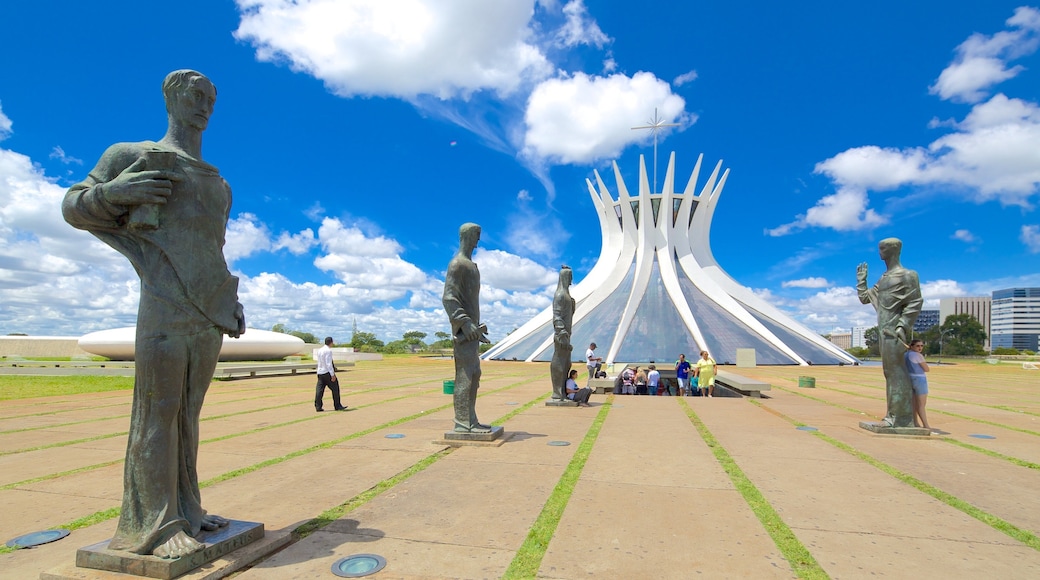 Metropolitan Cathedral showing a city, religious aspects and a statue or sculpture