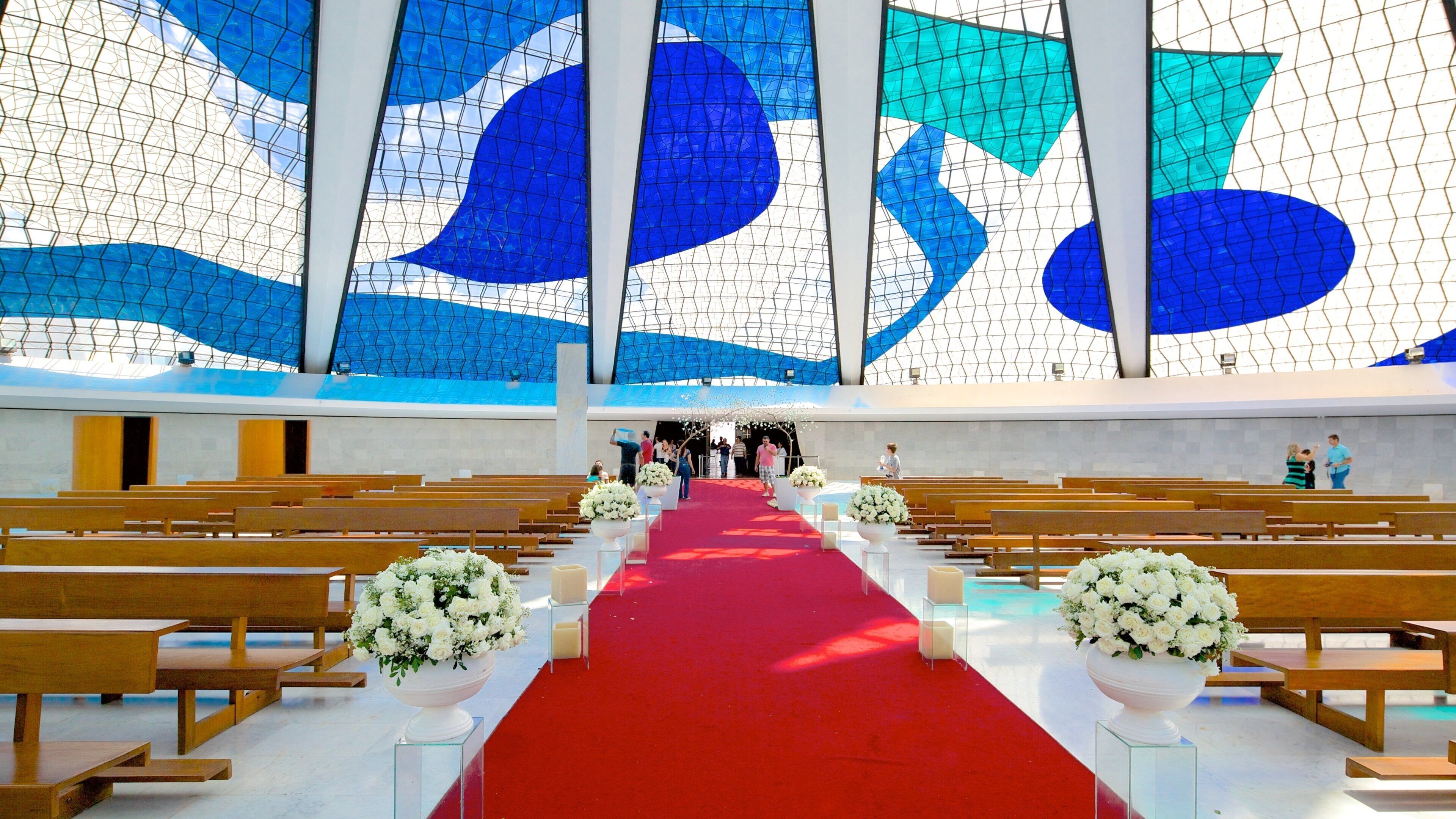 Metropolitan Cathedral which includes religious elements, interior views and flowers