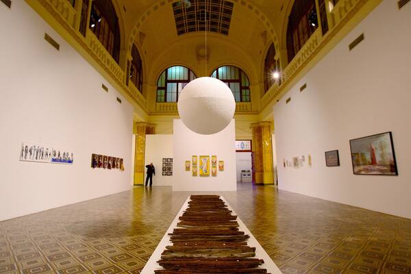 Rio Grande do Sul Museum of Art featuring interior views and art