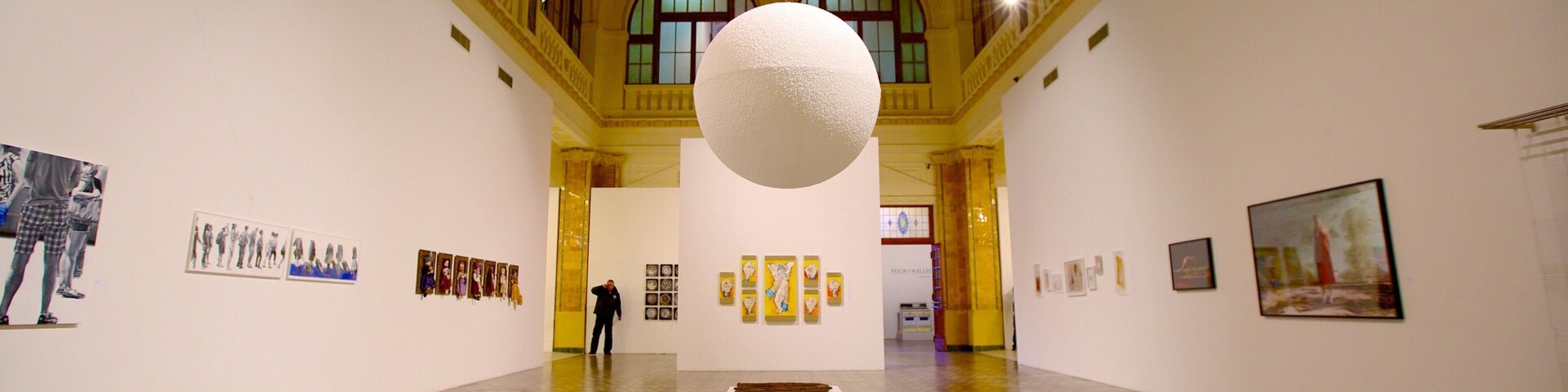 Rio Grande do Sul Museum of Art featuring interior views and art