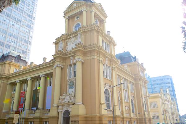 Rio Grande do Sul Museum of Art which includes heritage architecture and street scenes