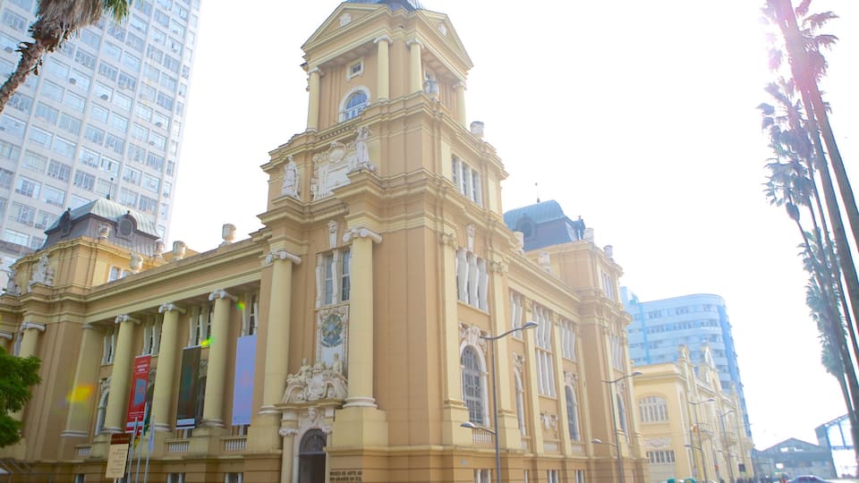 Rio Grande do Sul Museum of Art showing street scenes and heritage architecture
