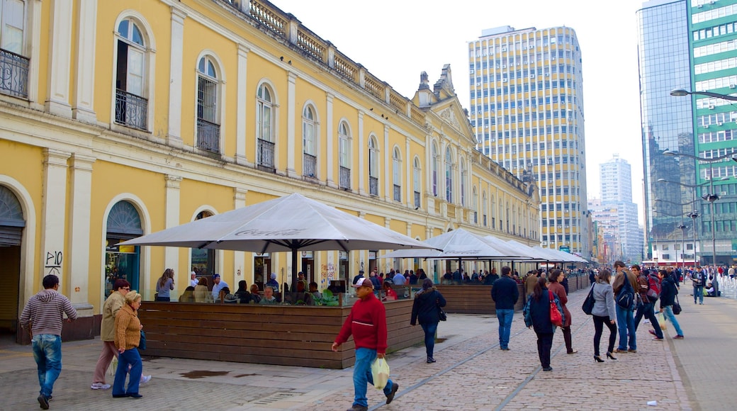 Mercado PĂșblico caracterizando uma praça ou plaza, estilo de vida de cafeteria e um arranha-cĂ©u