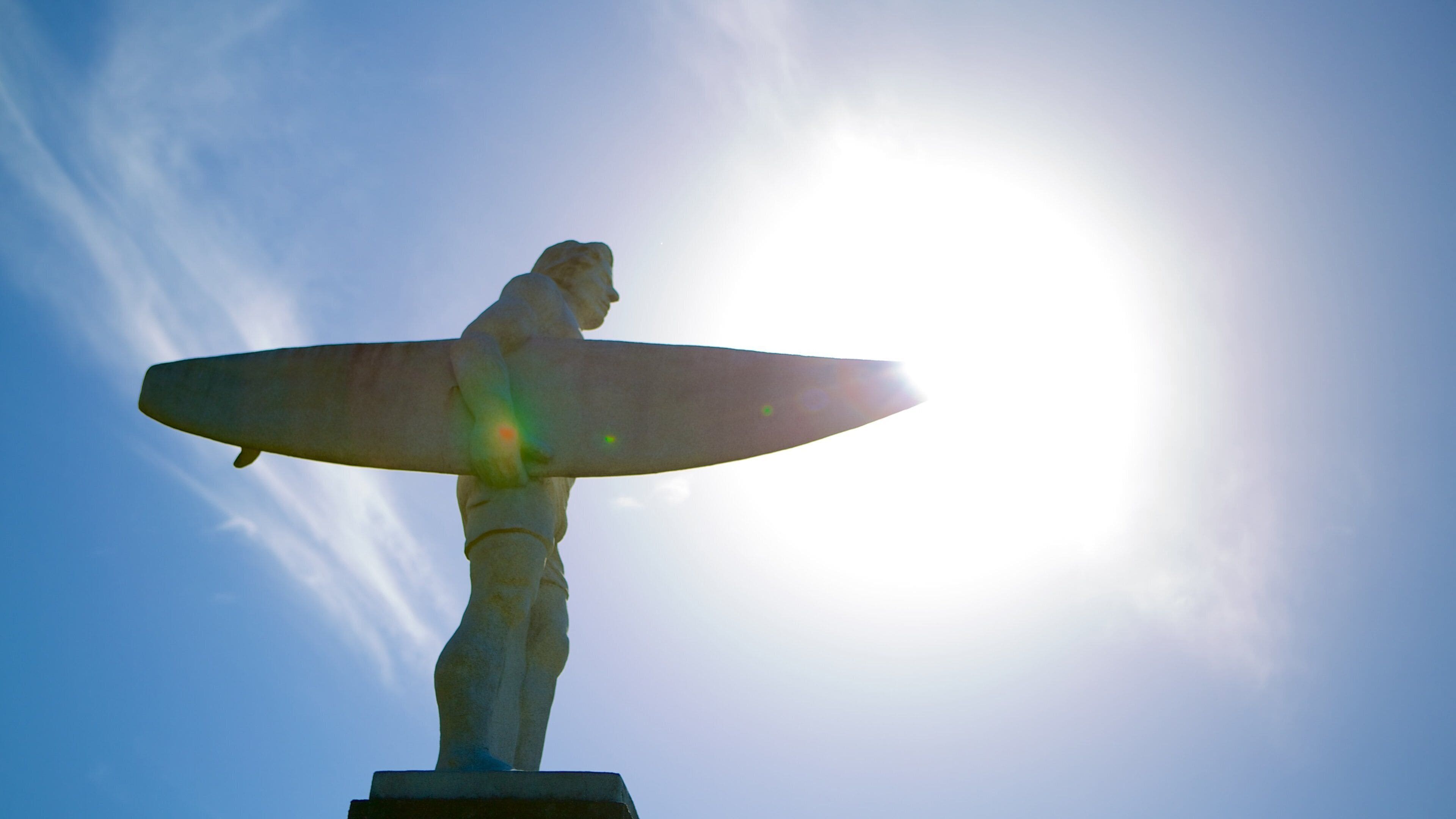 Mole strand som inkluderer statue eller skulptur