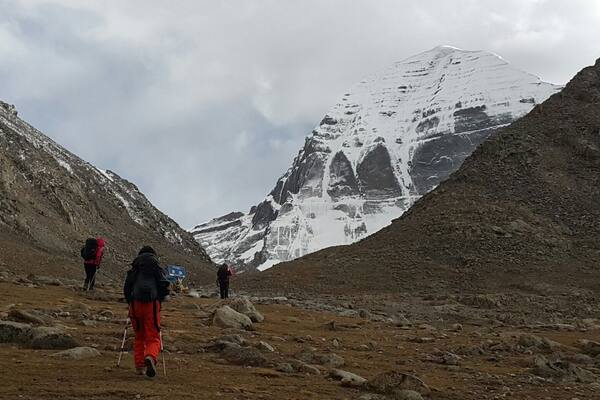 On the way arounding the mountain kailas at darchen for Kora