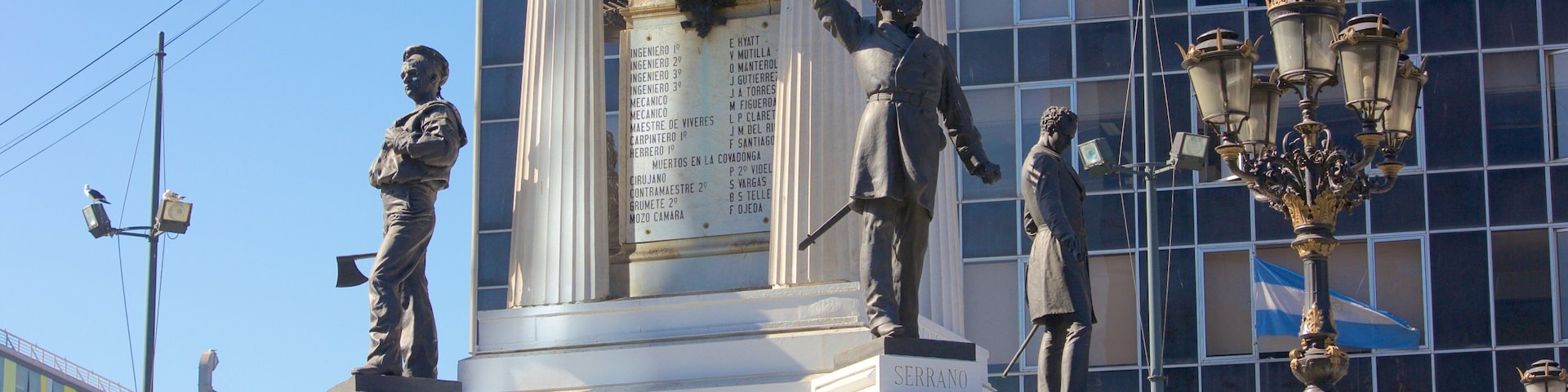 Plaza Sotomayor which includes a monument and a square or plaza