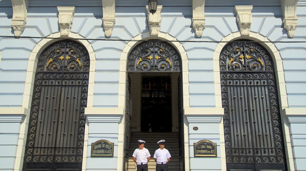 Plaza Sotomayor which includes heritage elements, an administrative buidling and military items