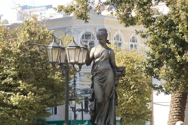 Plaza Victoria mettant en vedette statue ou sculpture