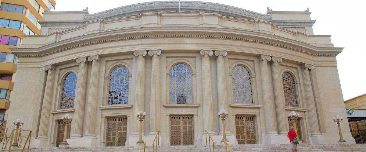 Teatro Municipal which includes theatre scenes and heritage architecture