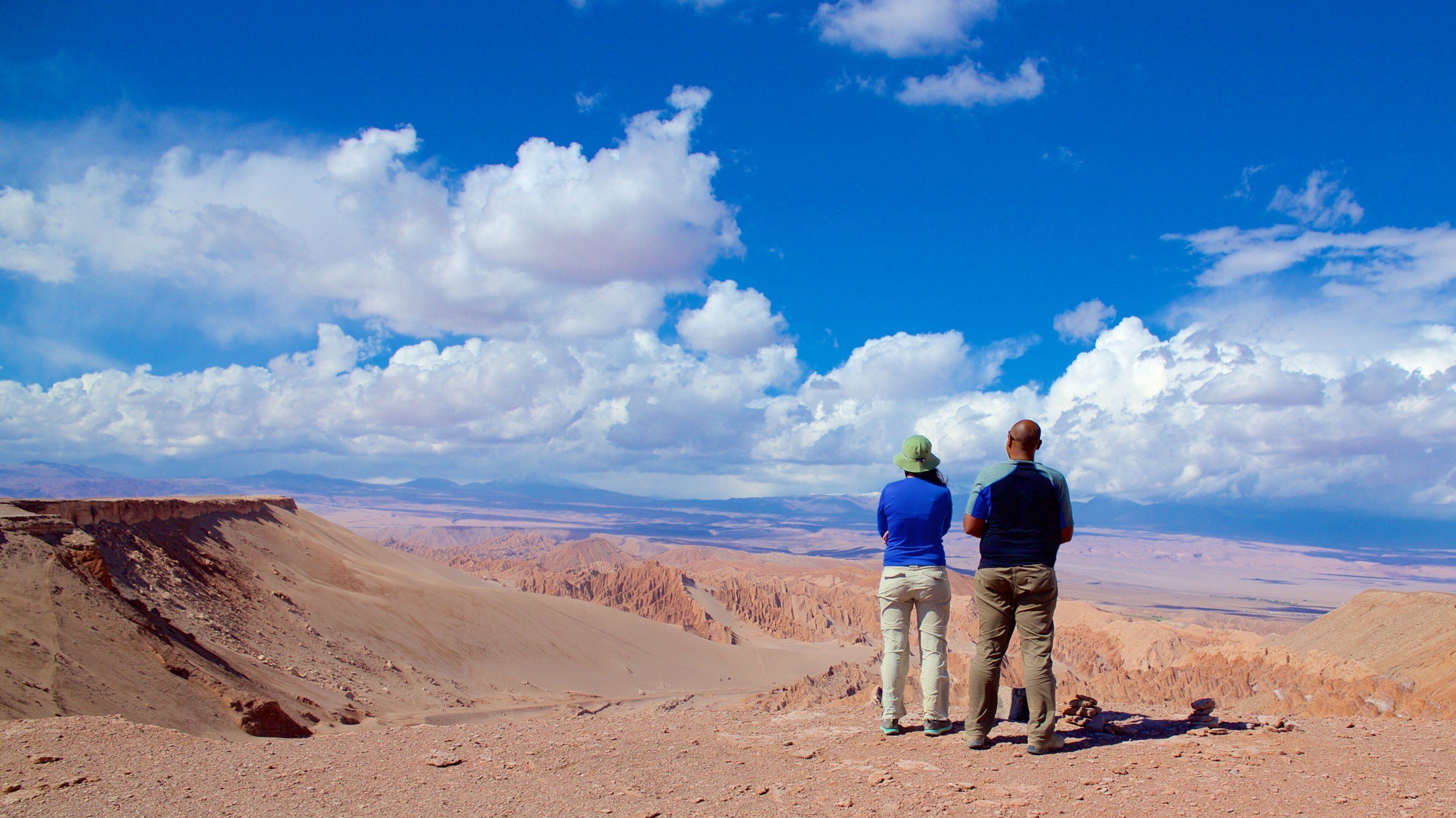 聖佩德羅德阿塔卡馬 其中包括 沙漠風景 和 山水美景 以及 一對夫婦