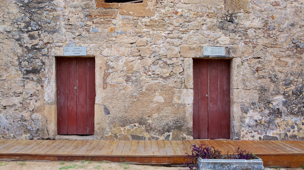 Fort of the Three Kings montrant ruine et patrimoine historique