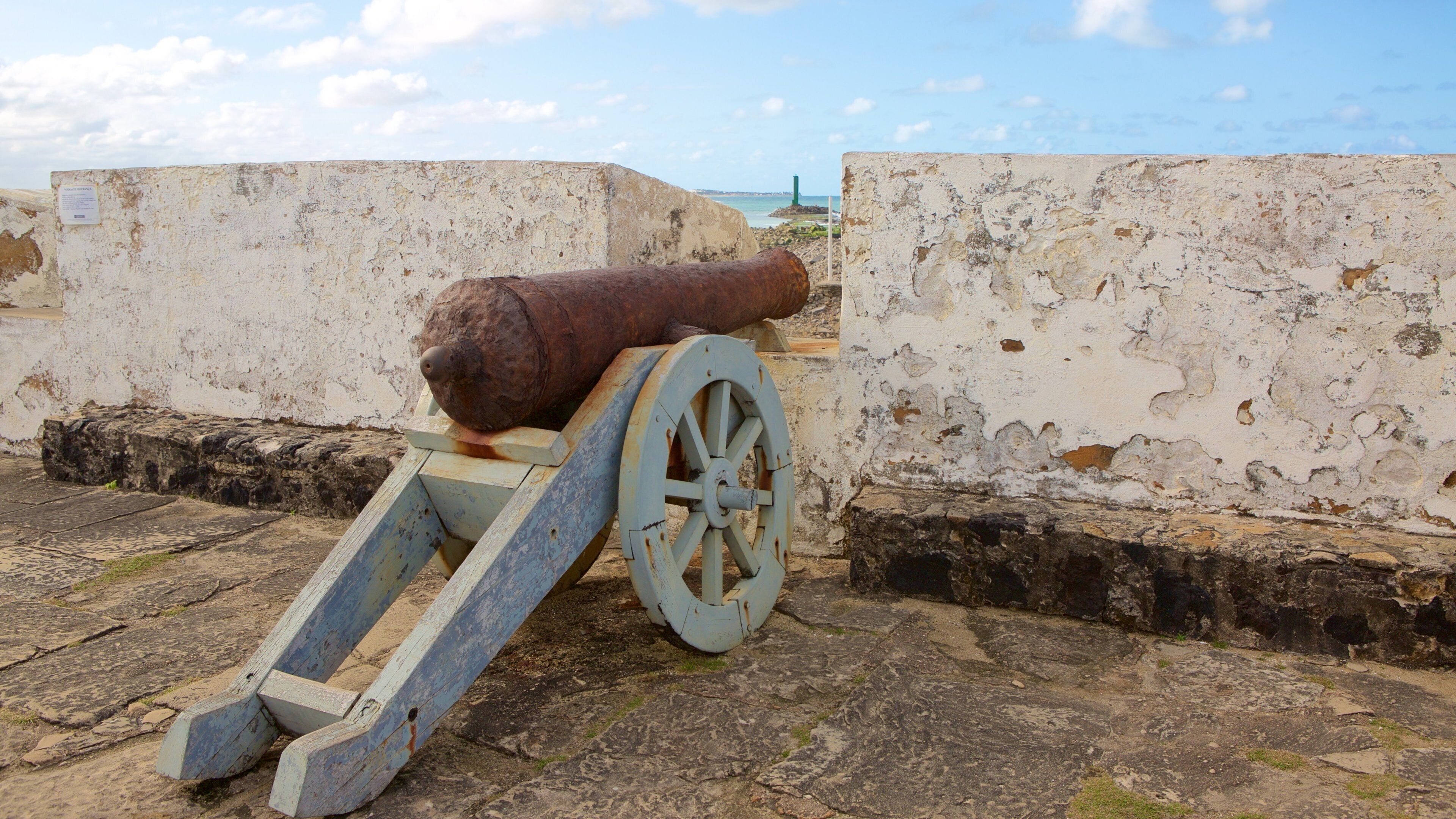 Fort of the Three Kings which includes military items, heritage elements and building ruins