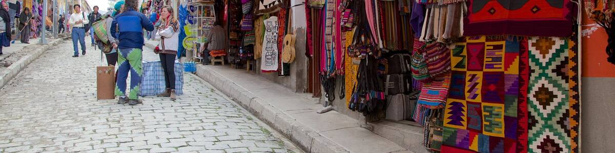 Plaza San Francisco featuring street scenes as well as a small group of people