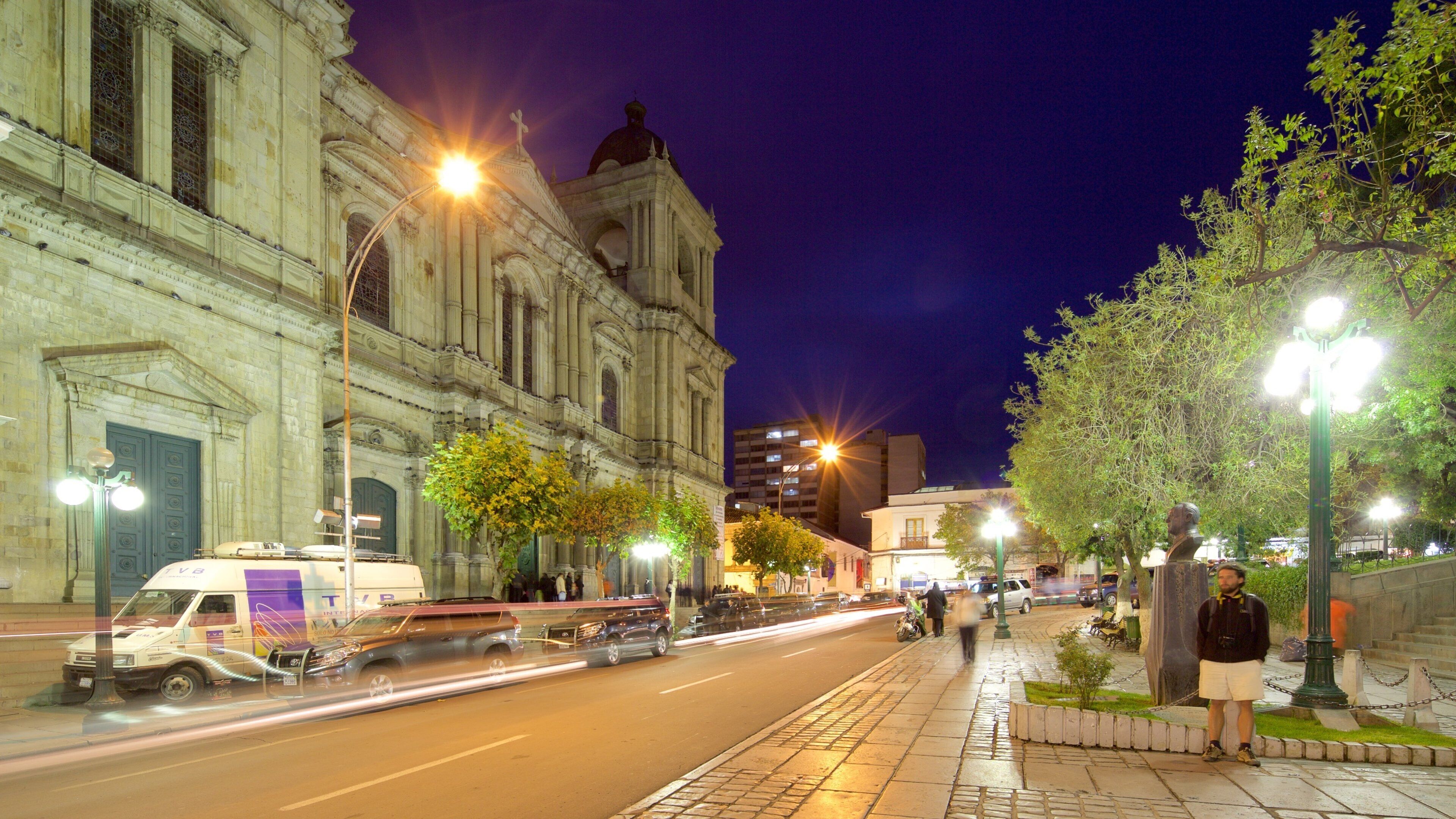 Plaza Murillo showing heritage elements, night scenes and a square or plaza