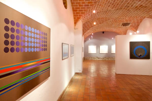 Musée national d\'art montrant art et vues intérieures