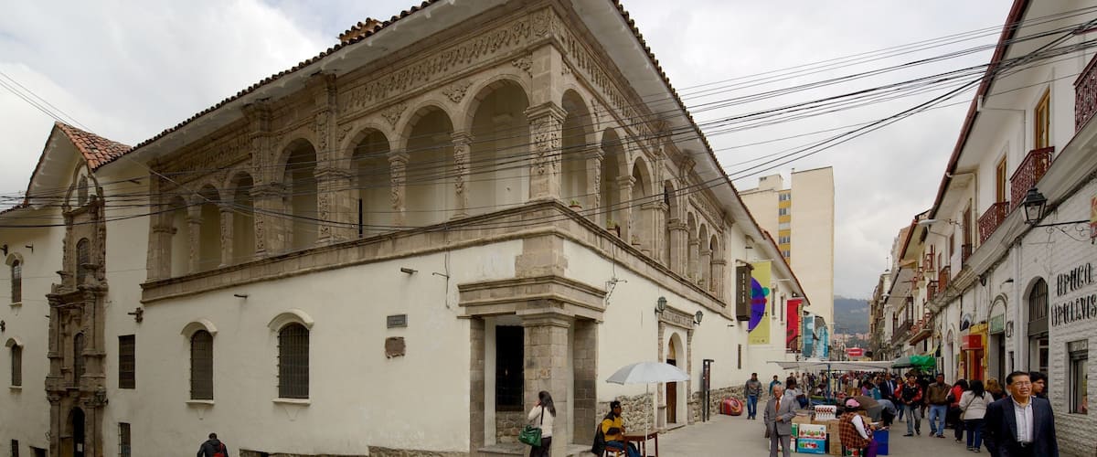 Det Nationale Kunstmuseum som viser historiske bygningsværker, gadeliv og en by