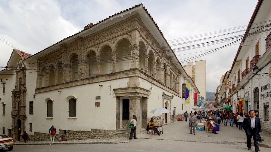Nationaal Museum voor Kunst inclusief een stad, straten en historische architectuur