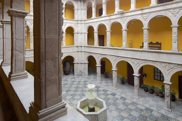 Musée national d\'art qui includes vues intérieures