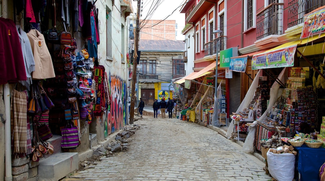 Mercado das Bruxas caracterizando mercados e cenas de rua