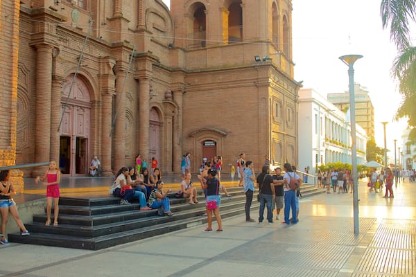 9 月 24 日広場 どの含み 遺跡 と 遺跡・遺産 及び 大勢の人々