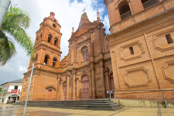 San Lorenzo Cathedral montrant patrimoine historique, patrimoine architectural et église ou cathédrale