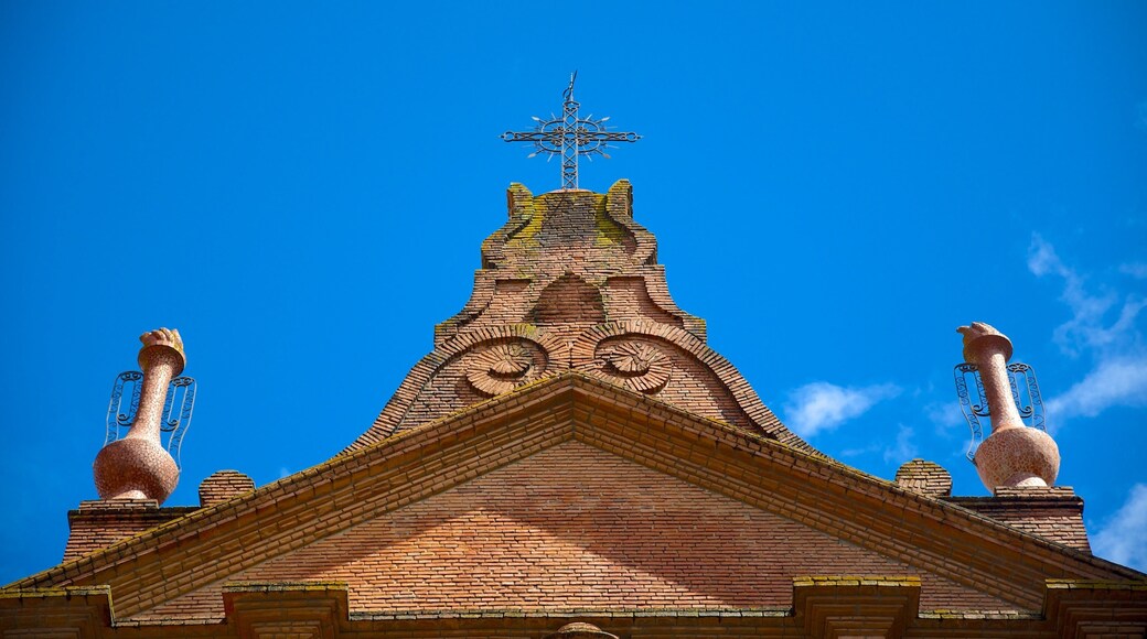 San Lorenzo Cathedral which includes a church or cathedral, heritage architecture and heritage elements