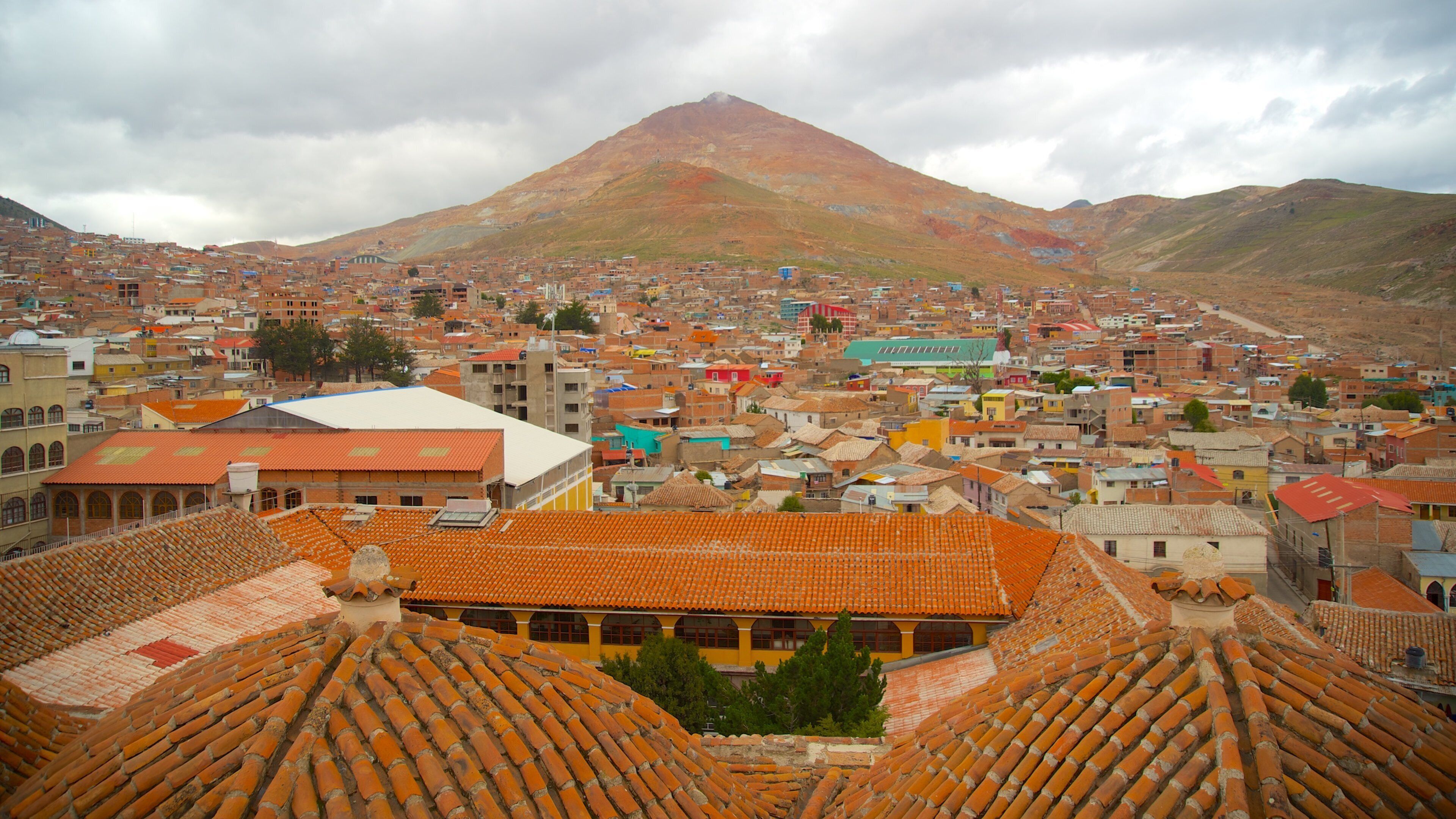 Cerro Rico welches beinhaltet Stadt