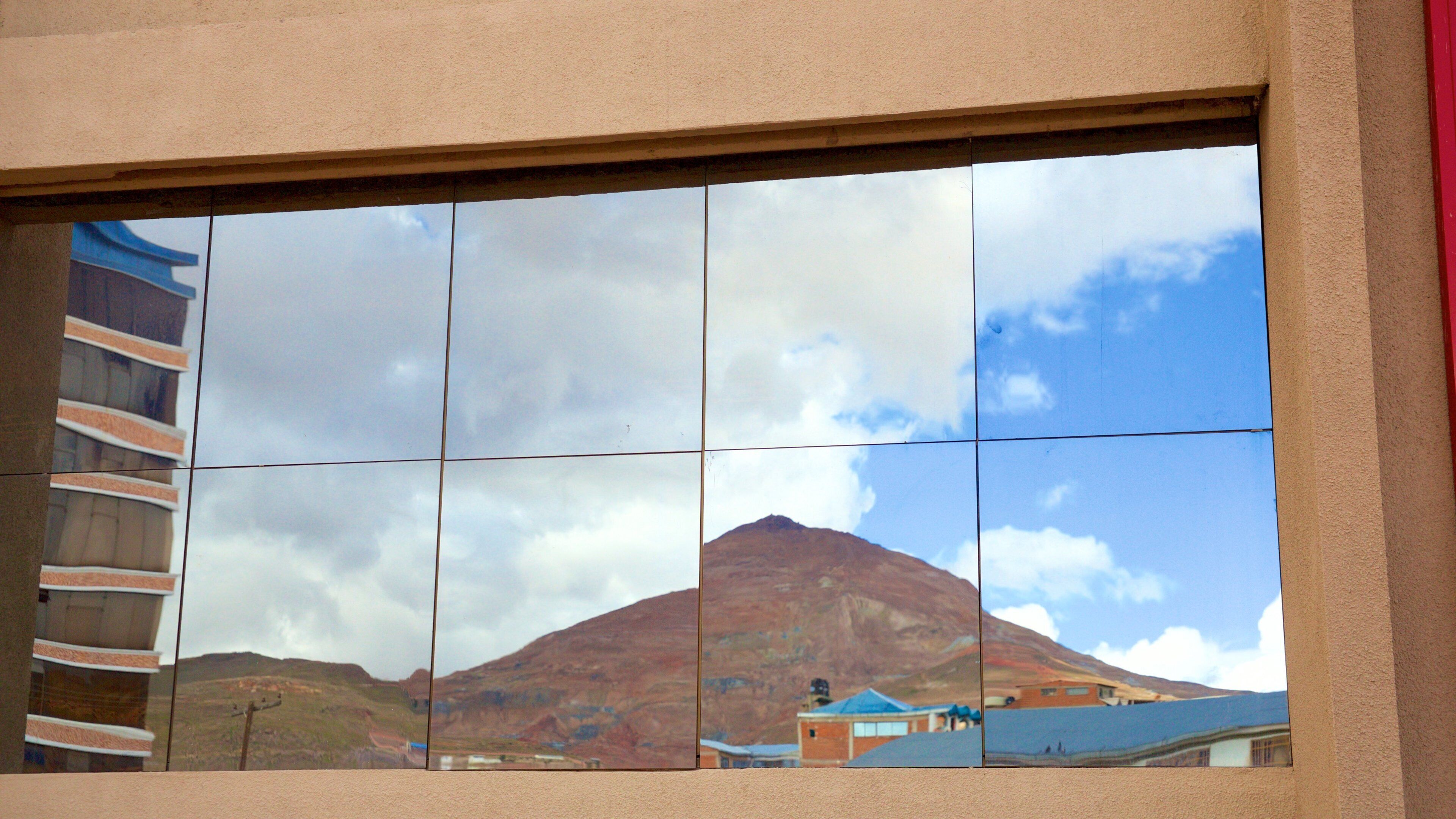 Cerro Rico showing mountains
