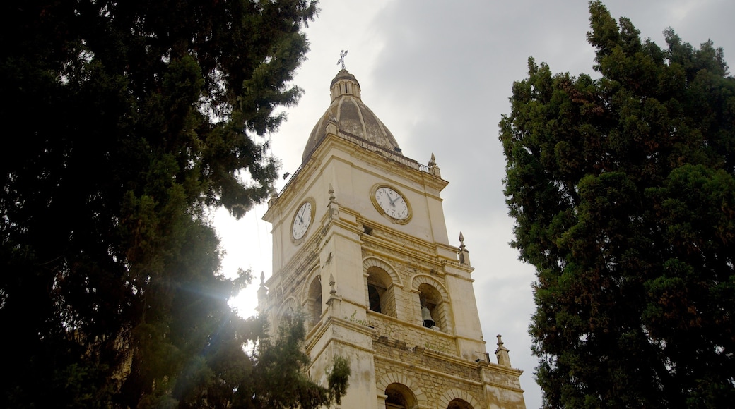 Cochabamba Cathedral showing heritage architecture, a church or cathedral and heritage elements