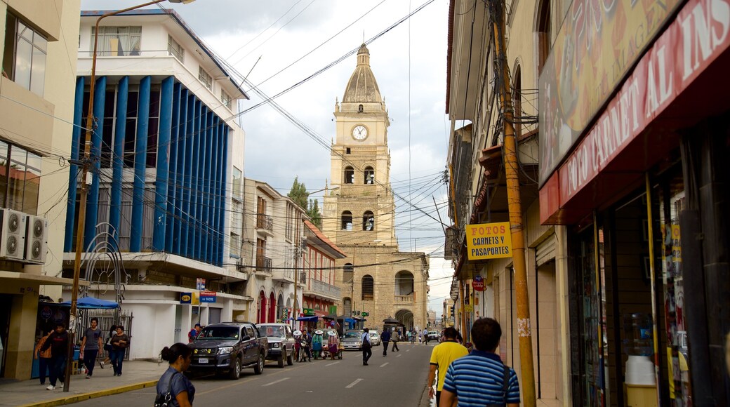 Cochabamba katedral som inkluderer by og gatescener
