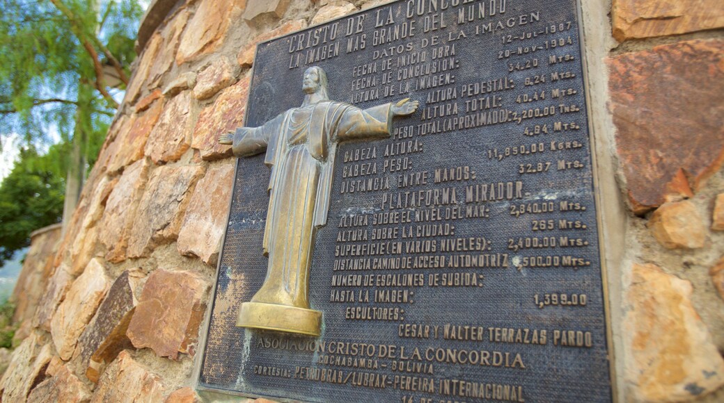 Cristo de la Concordia 设有 指示牌 和 宗教方面