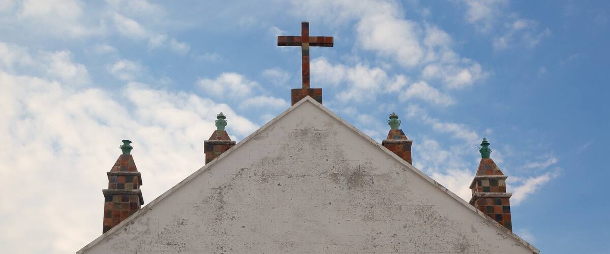 Copacabana Cathedral showing religious elements and a church or cathedral