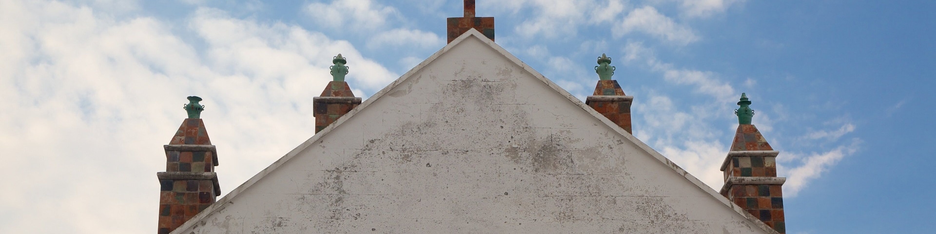 Copacabana Cathedral showing a church or cathedral and religious aspects