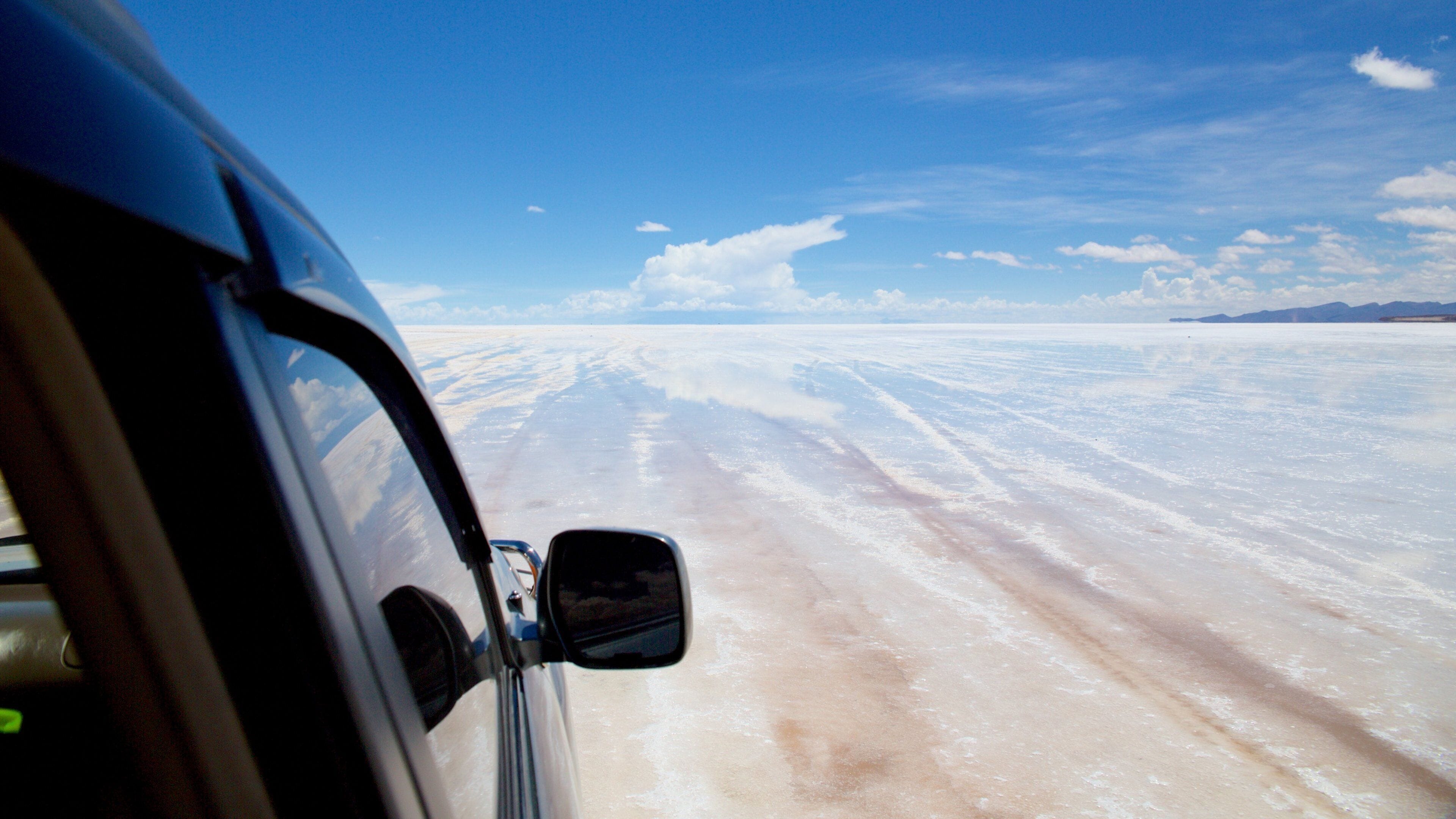 Salar de Uyuni which includes landscape views and tranquil scenes