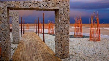 Salar de Uyuni featuring modern architecture