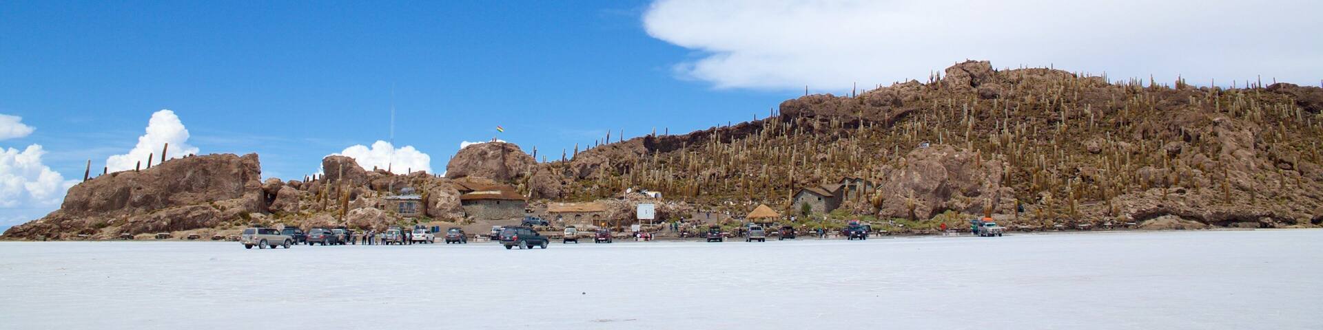 Salar de Uyuni que incluye vista panorámica y escenas tranquilas
