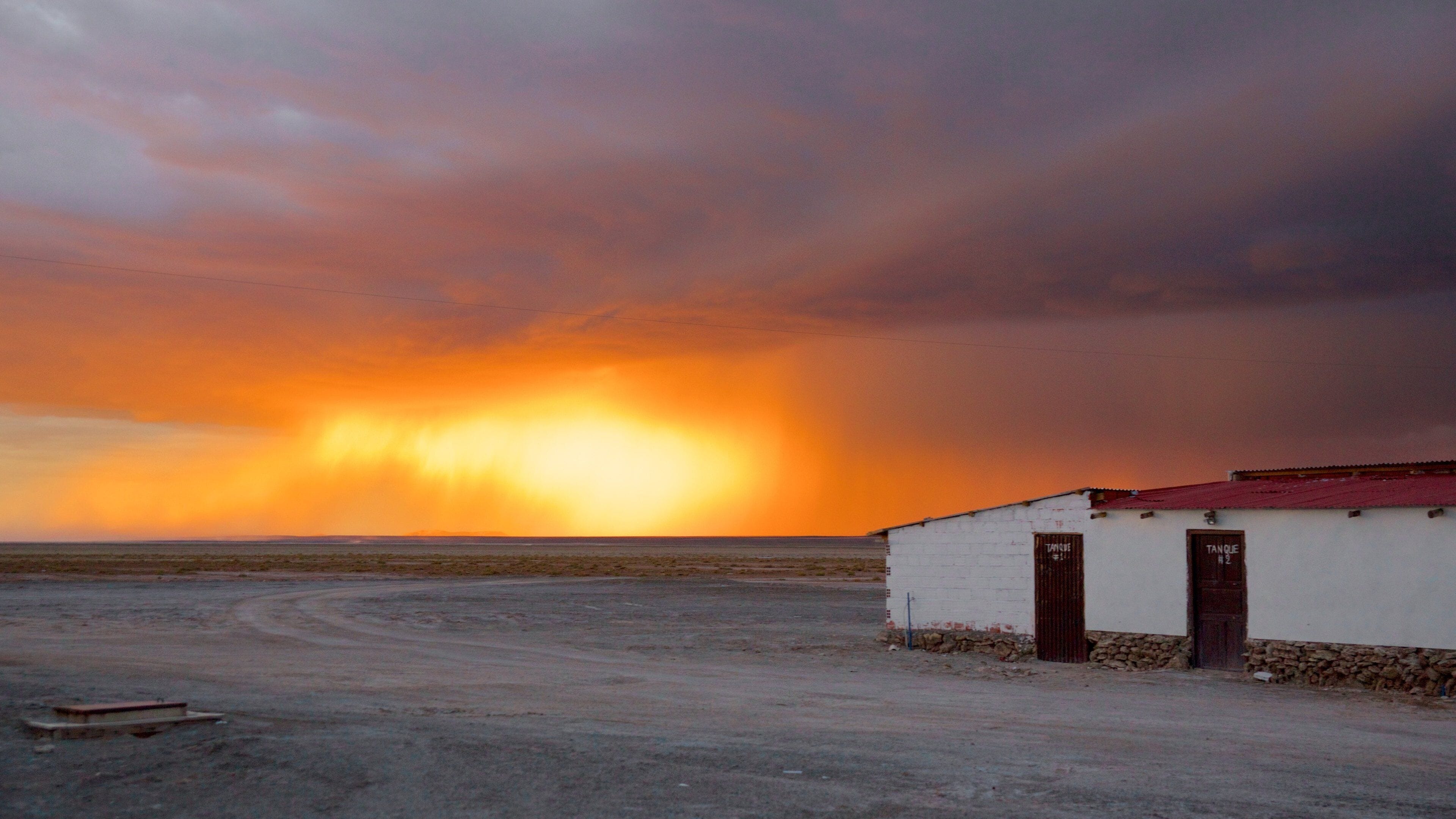 Salar de Uyuni showing tranquil scenes and a sunset