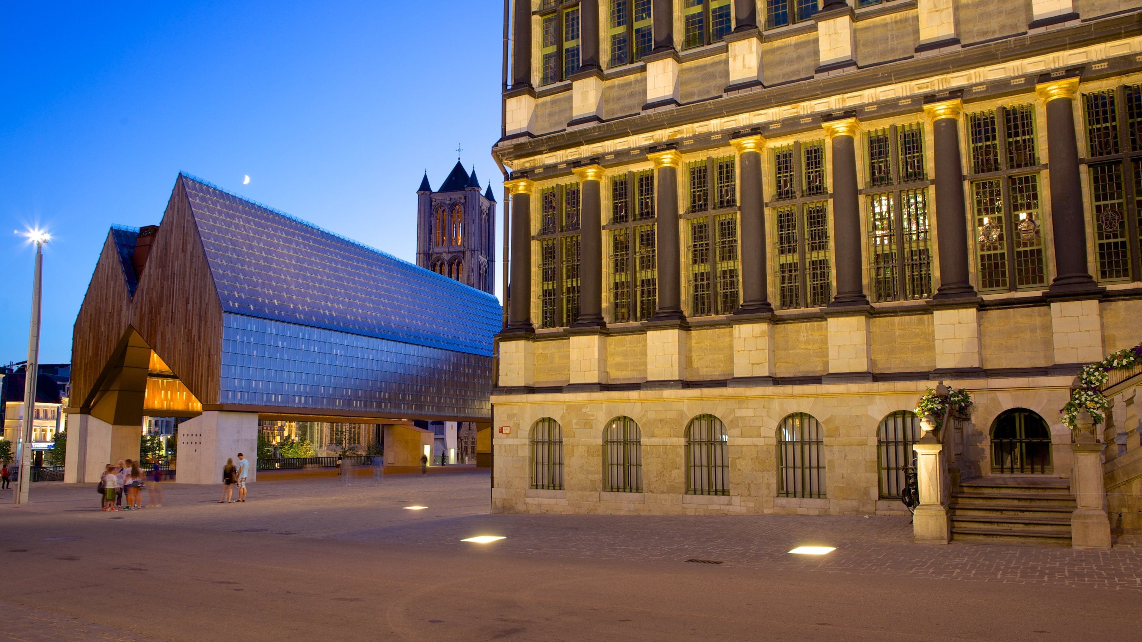 Ayuntamiento de Gante ofreciendo escenas nocturnas, escenas urbanas y patrimonio de arquitectura