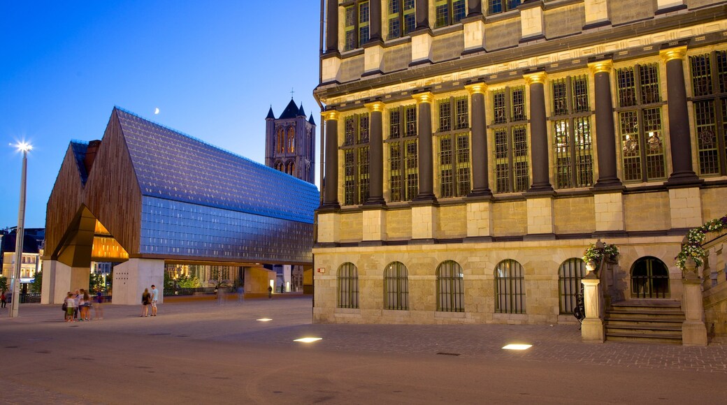 Ayuntamiento de Gante ofreciendo escenas nocturnas, escenas urbanas y patrimonio de arquitectura